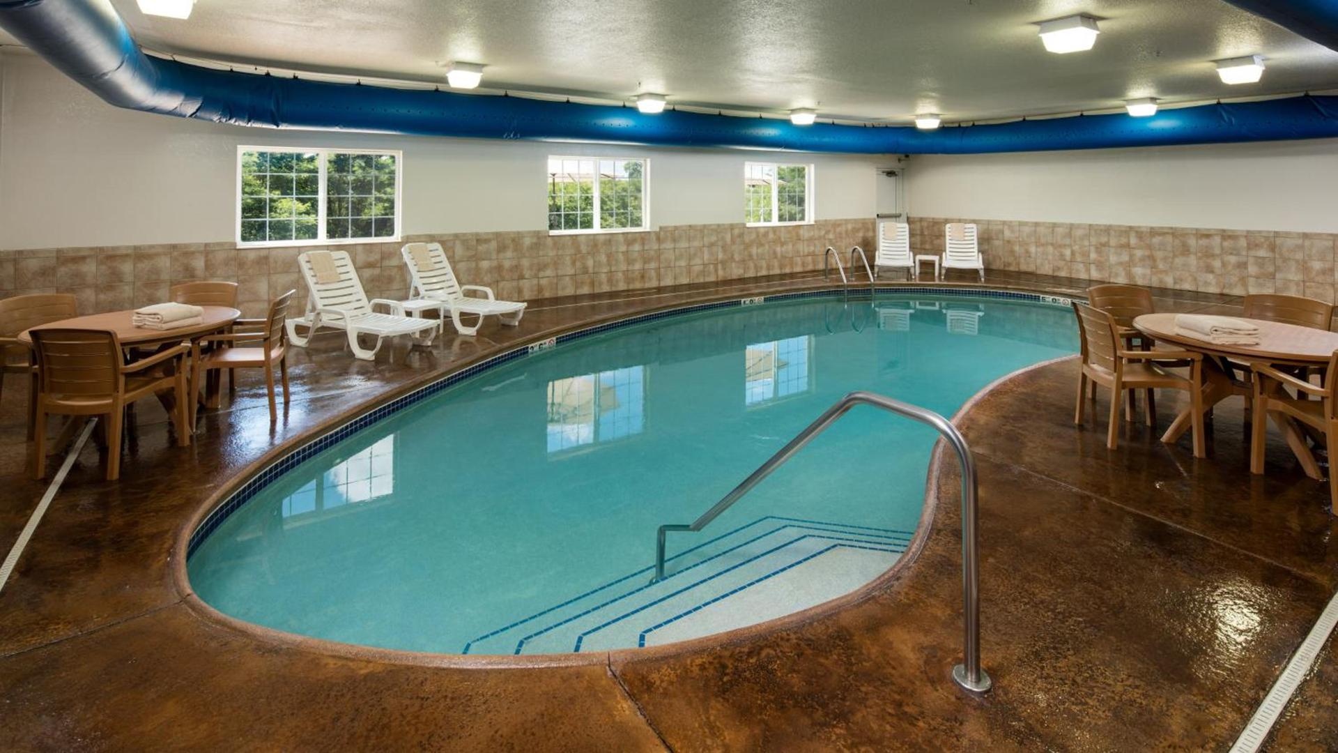 Irish Cottage Inn & Suites photo 35