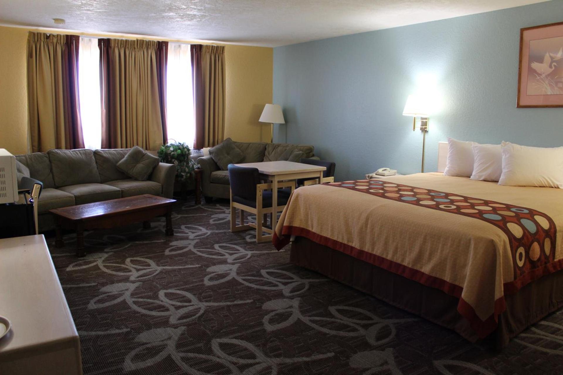Super 8 by Wyndham Nephi photo 11