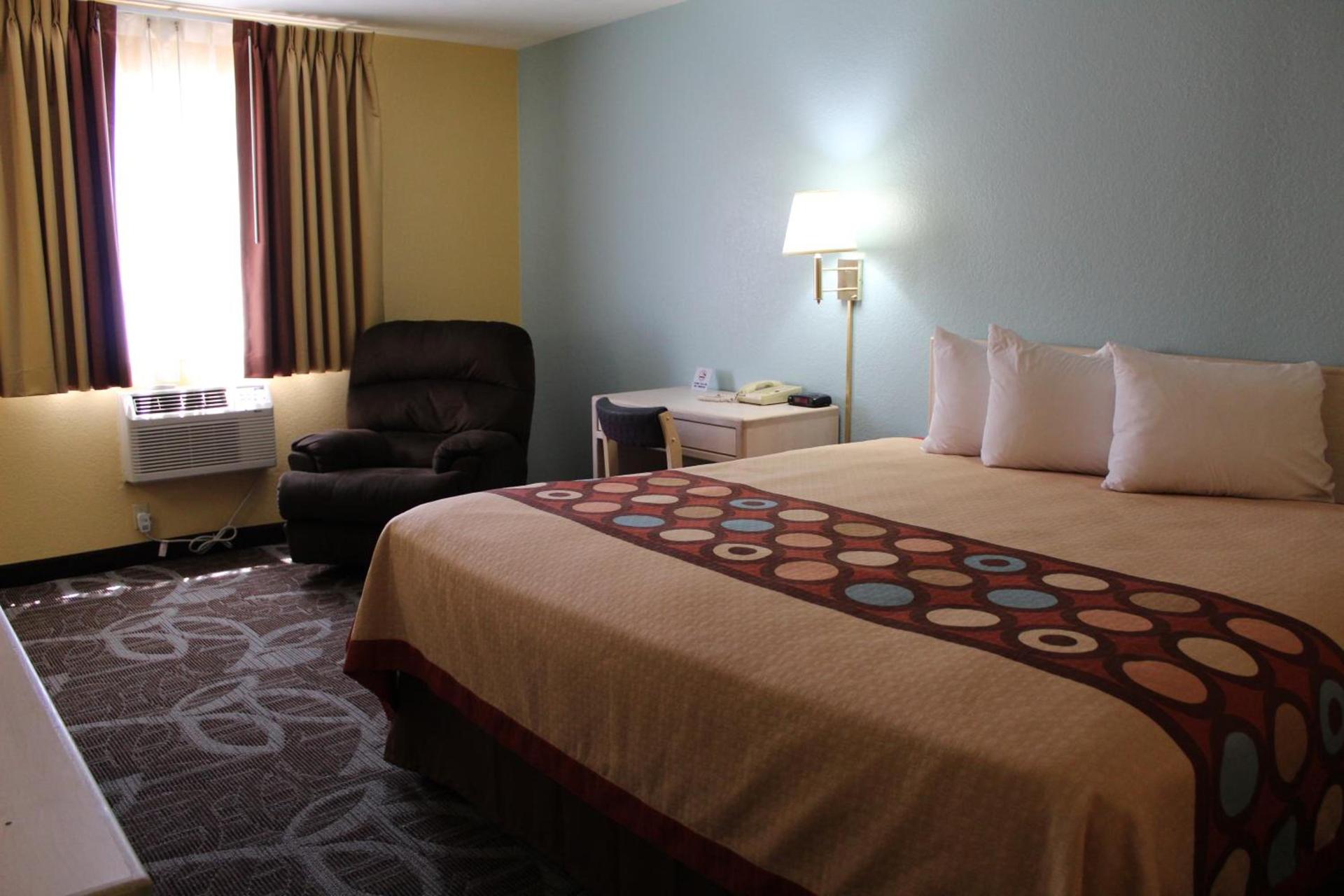 Super 8 by Wyndham Nephi photo 14