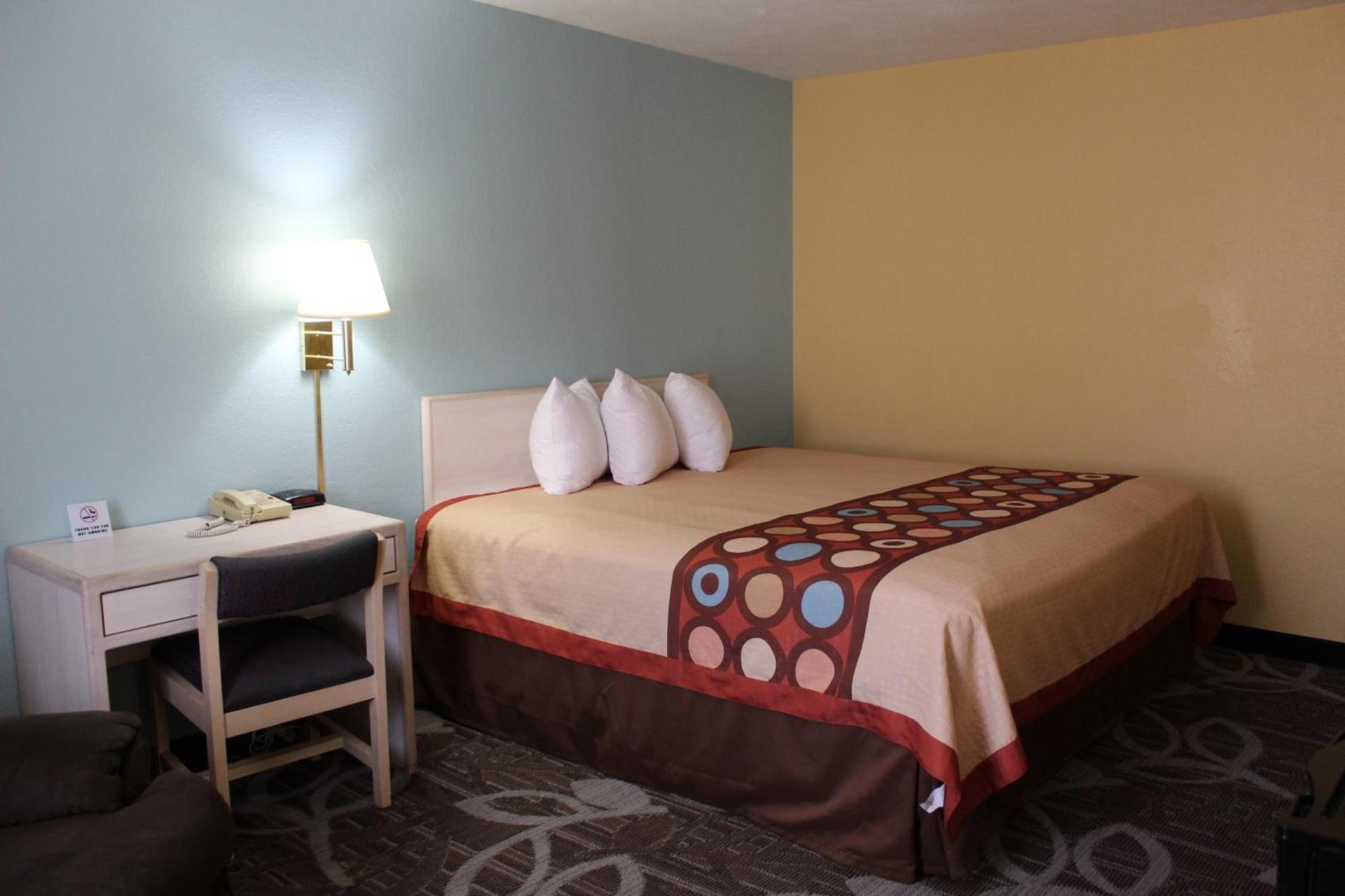 Super 8 by Wyndham Nephi photo 15