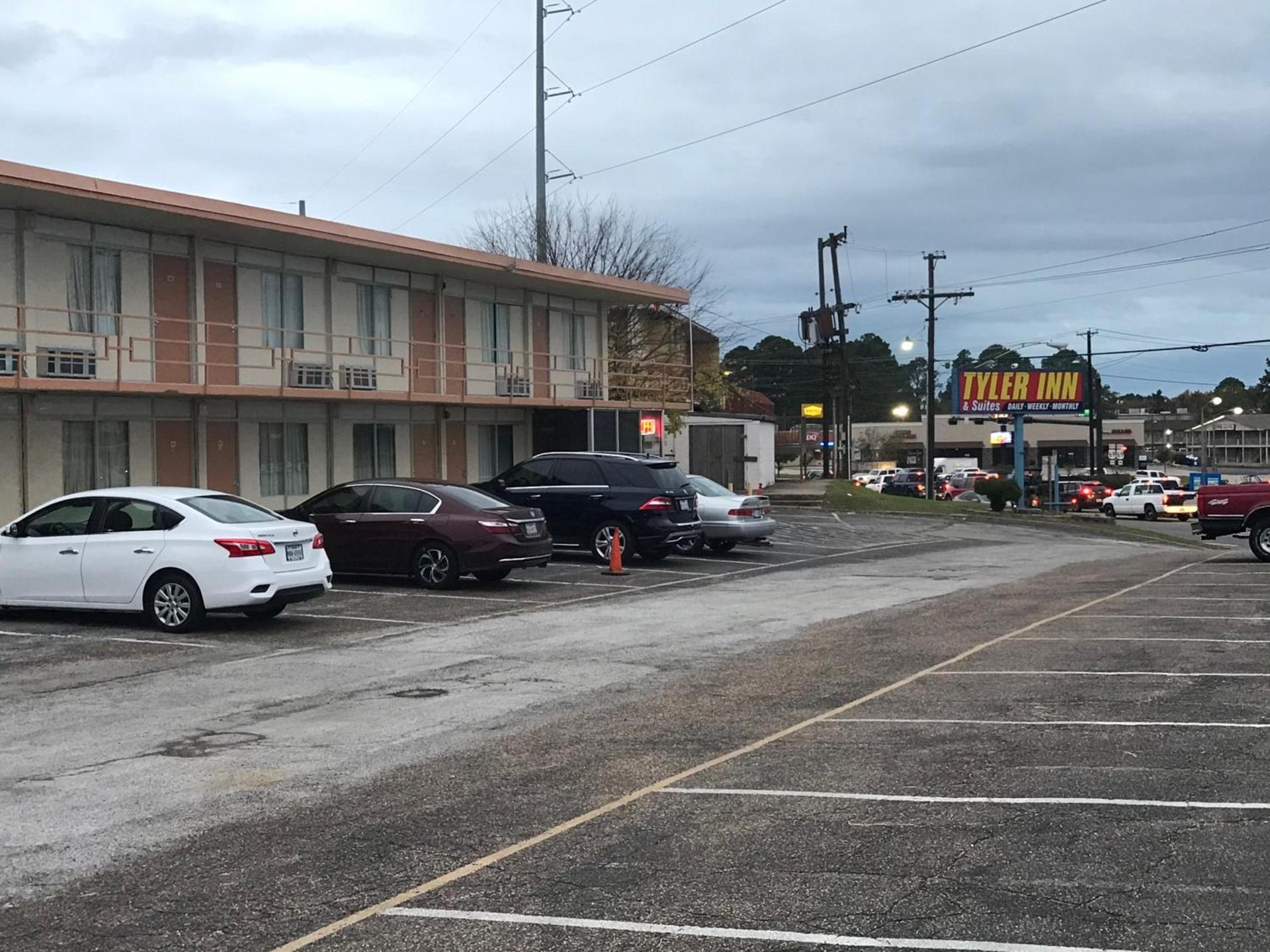 Tyler Inn & Suites photo 4