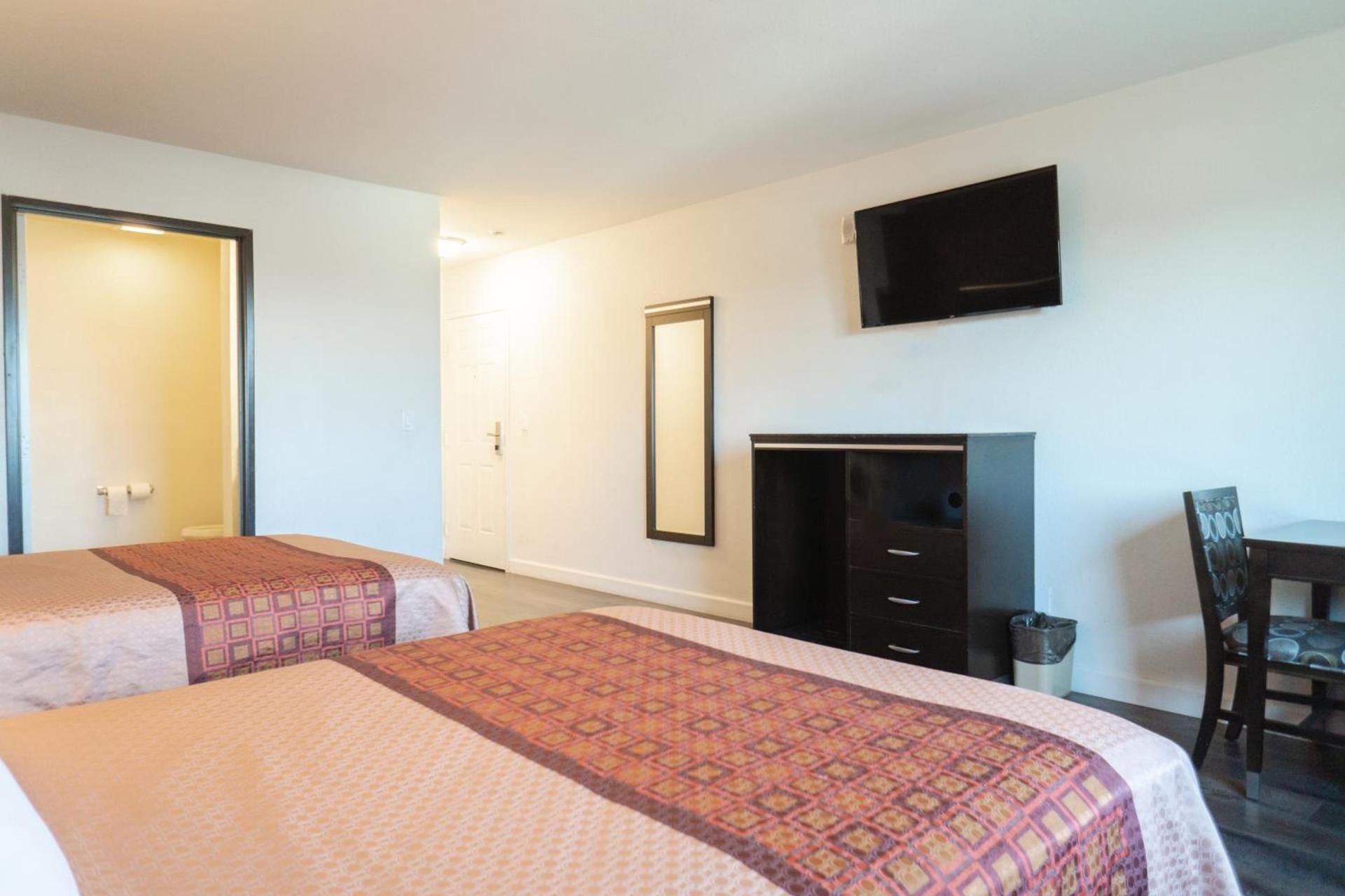 Maywood Inn photo 7