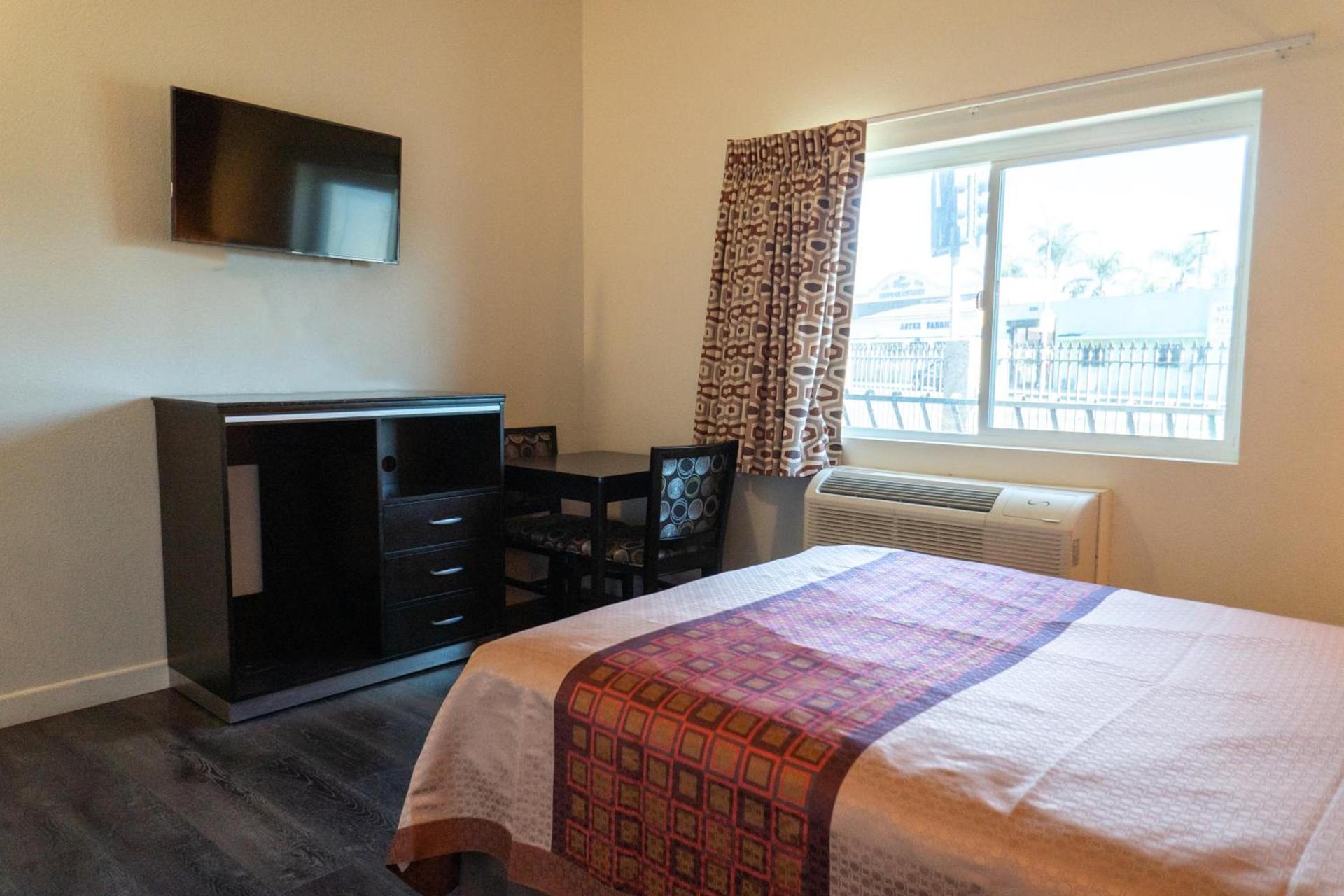 Maywood Inn photo 16