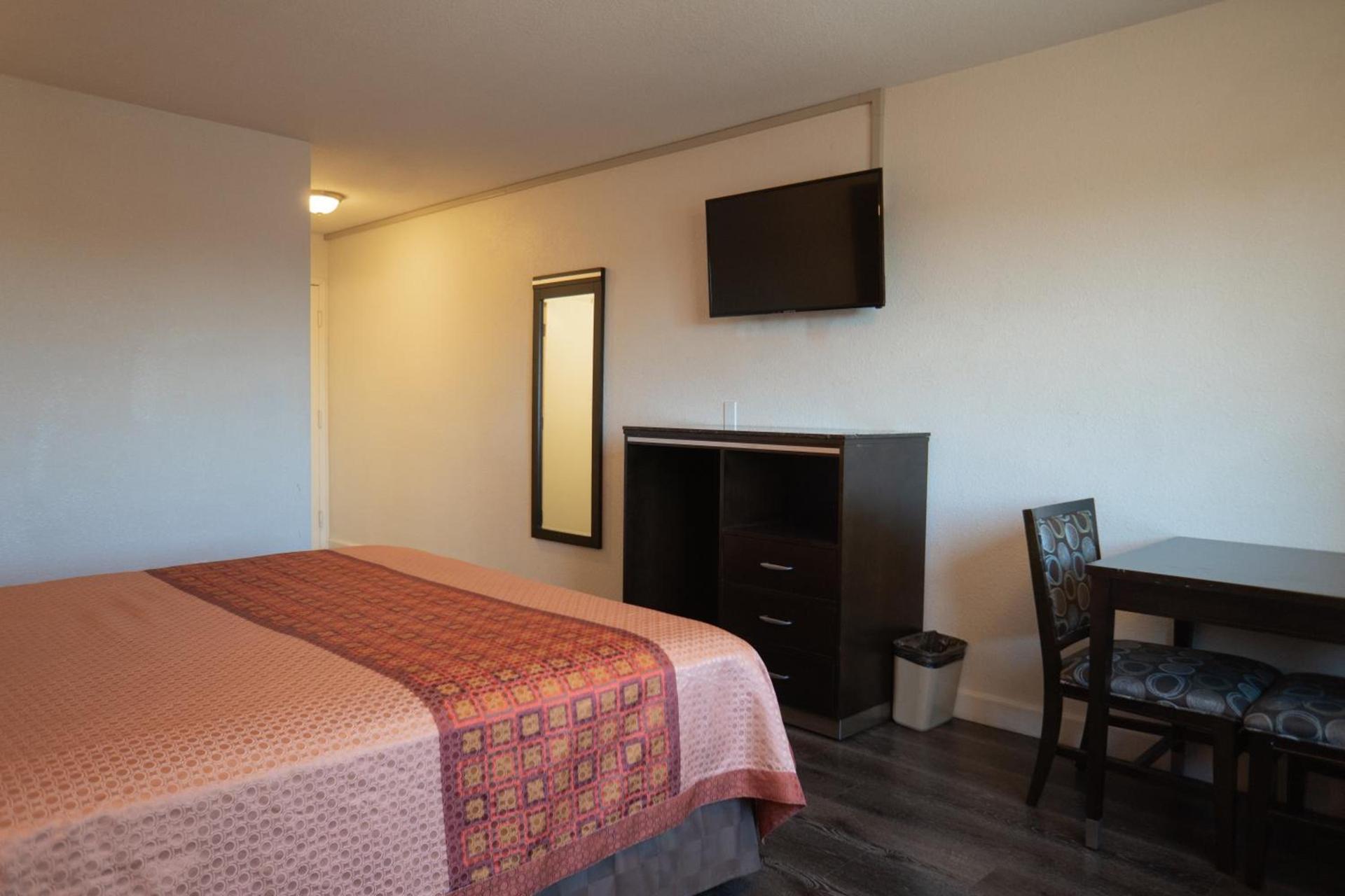 Maywood Inn photo 21