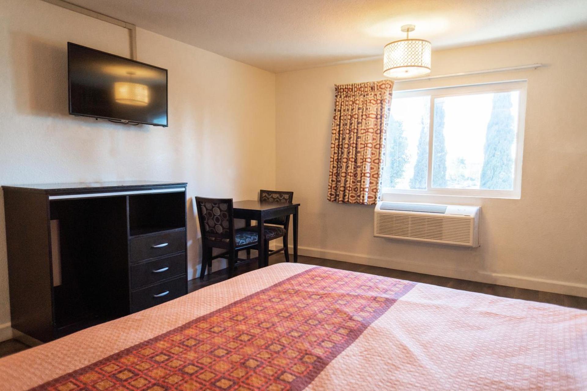 Maywood Inn photo 19
