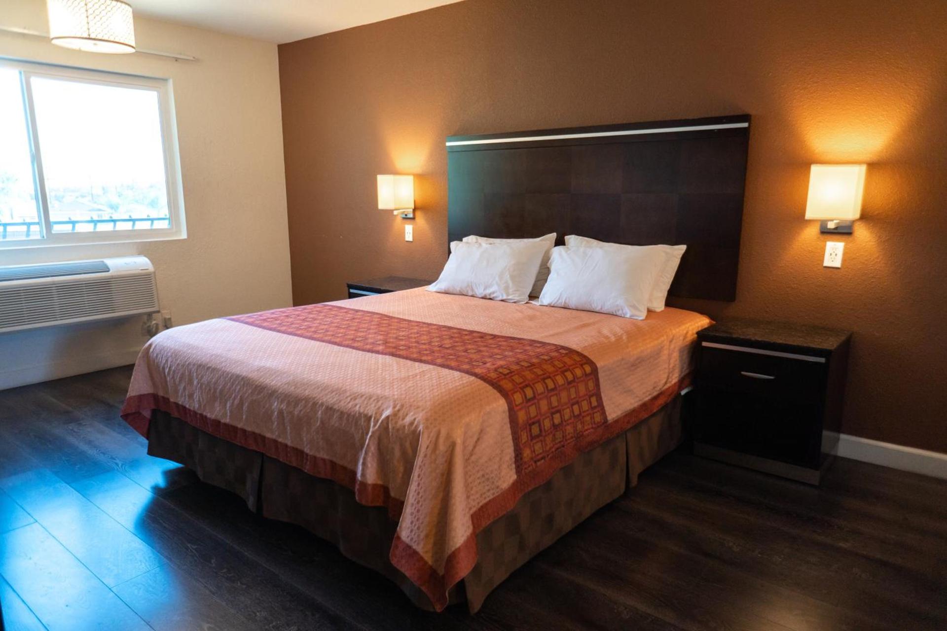 Maywood Inn photo 25