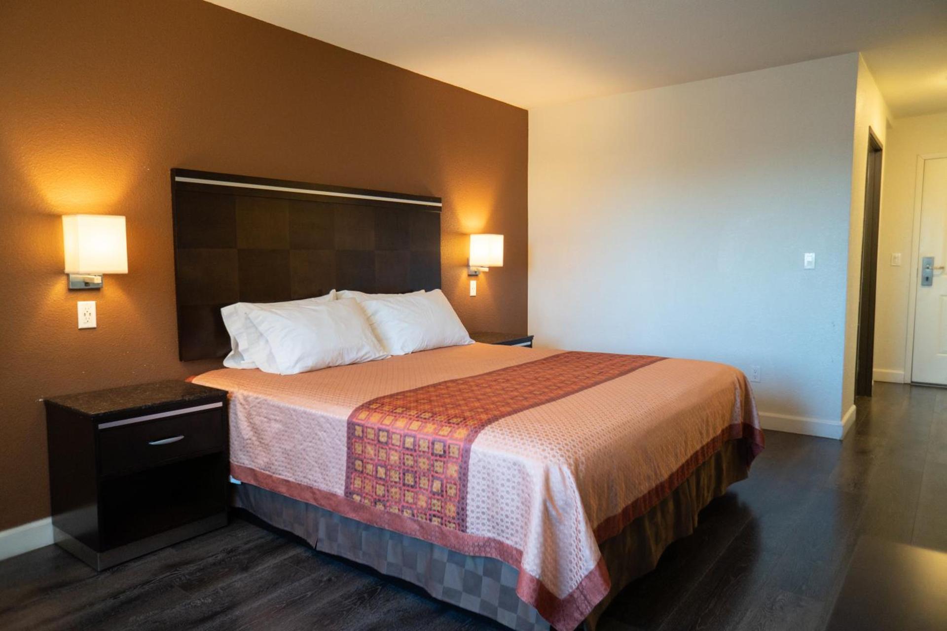 Maywood Inn photo 24