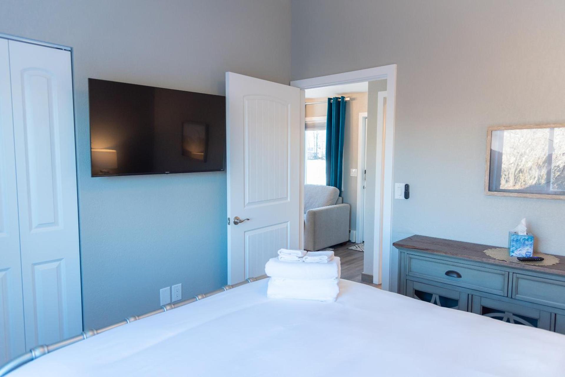 Colony Suites photo 100