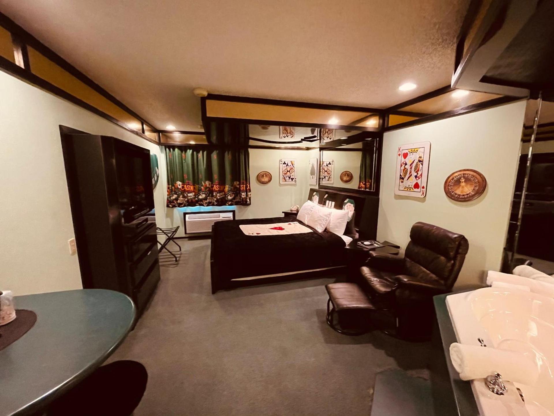Designer Inn and Suites photo 13