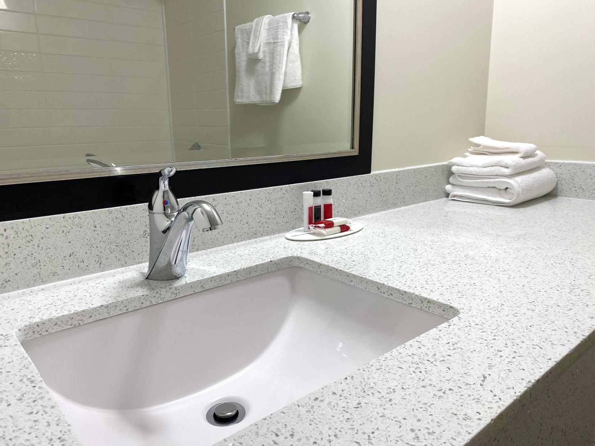 University Inn of Carbondale by Hotel O photo 8
