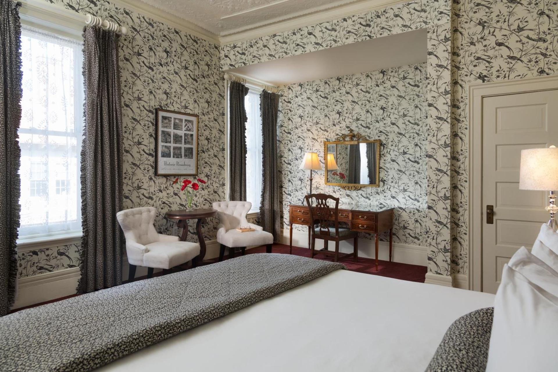 Saratoga Arms Hotel photo 2
