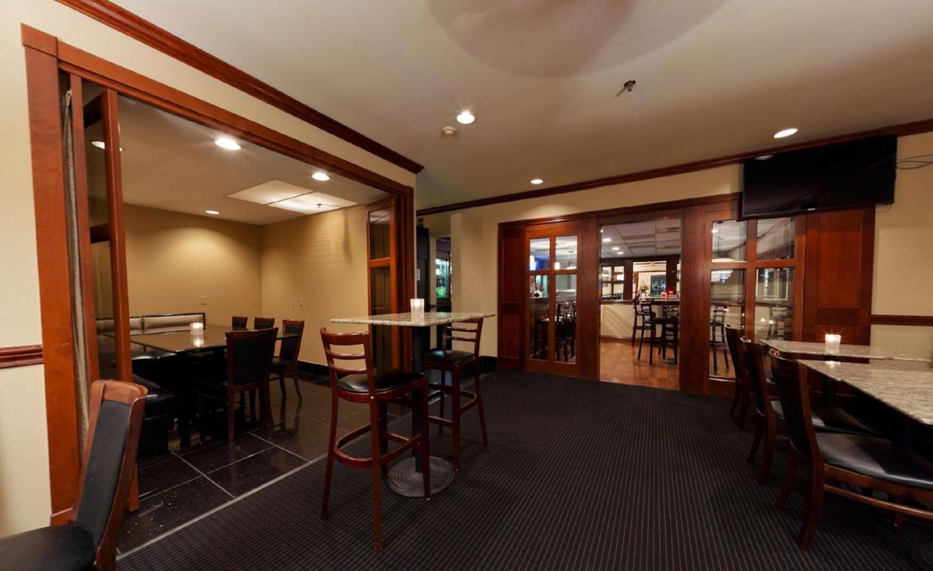 Radisson Hotel & Conference Center Rockford photo 48