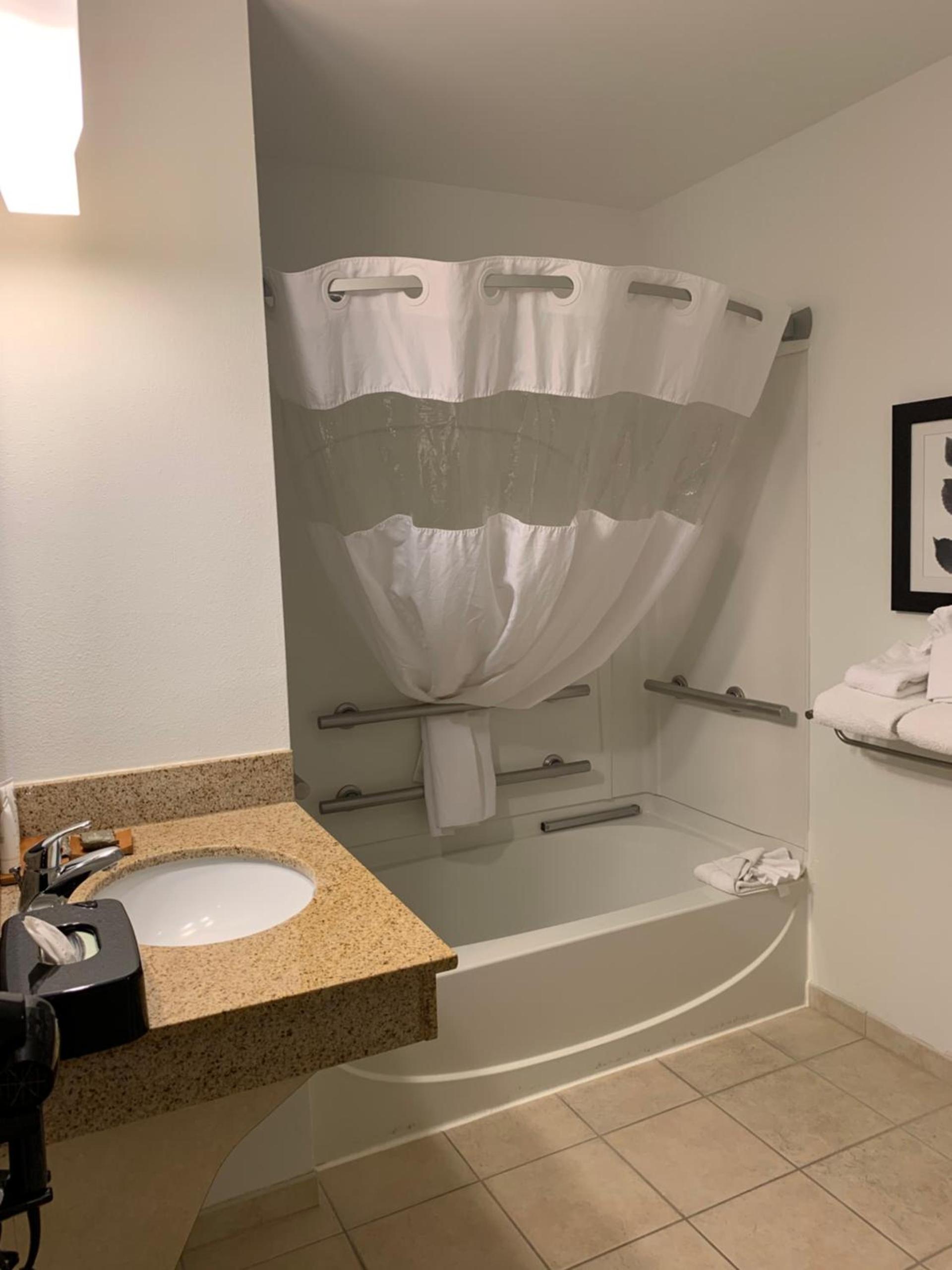 Country Inn & Suites by Radisson, Middleton - Madison West photo 39
