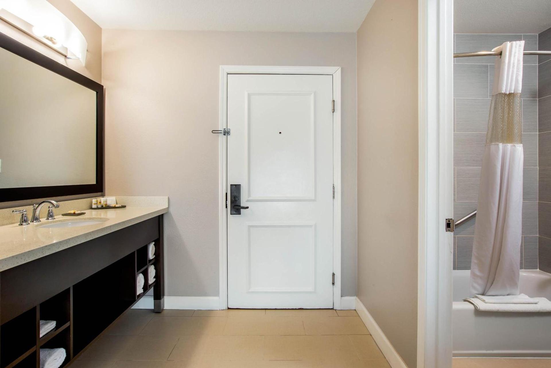La Quinta by Wyndham Pomona photo 40