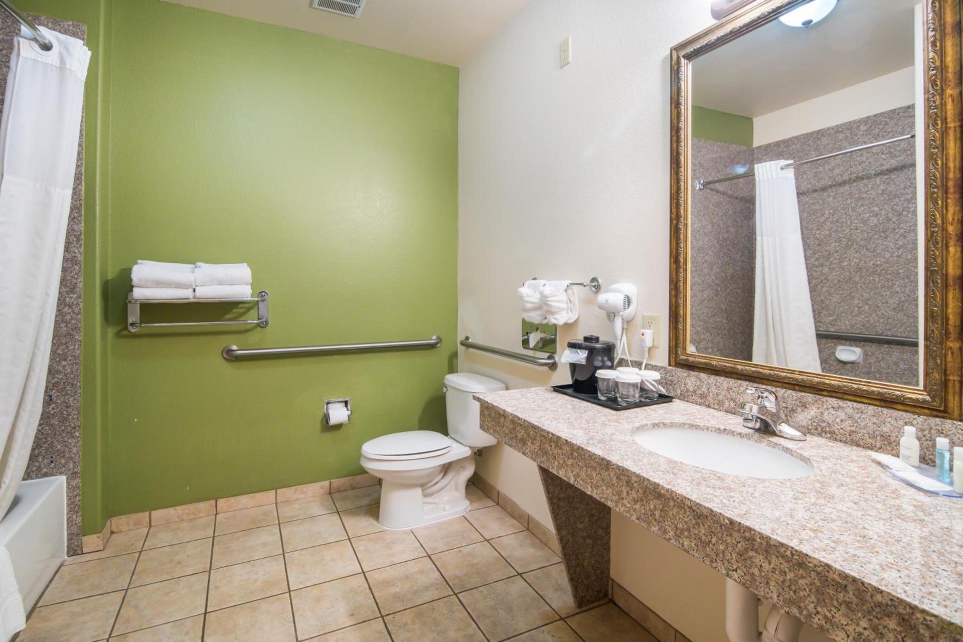 Clarion Inn & Suites Weatherford South photo 42
