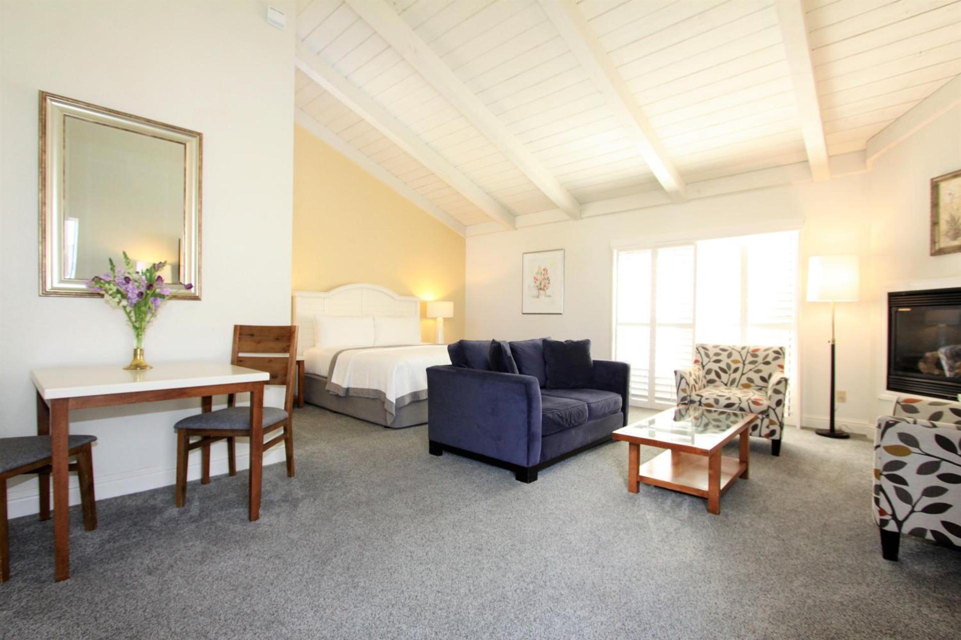 Lobos Lodge photo 58