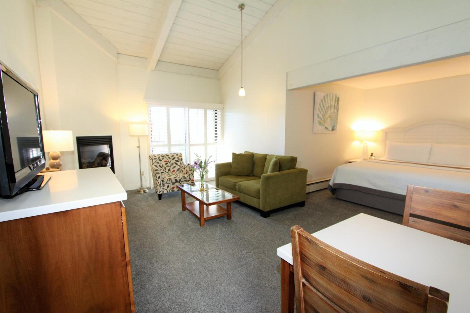 Lobos Lodge photo 57