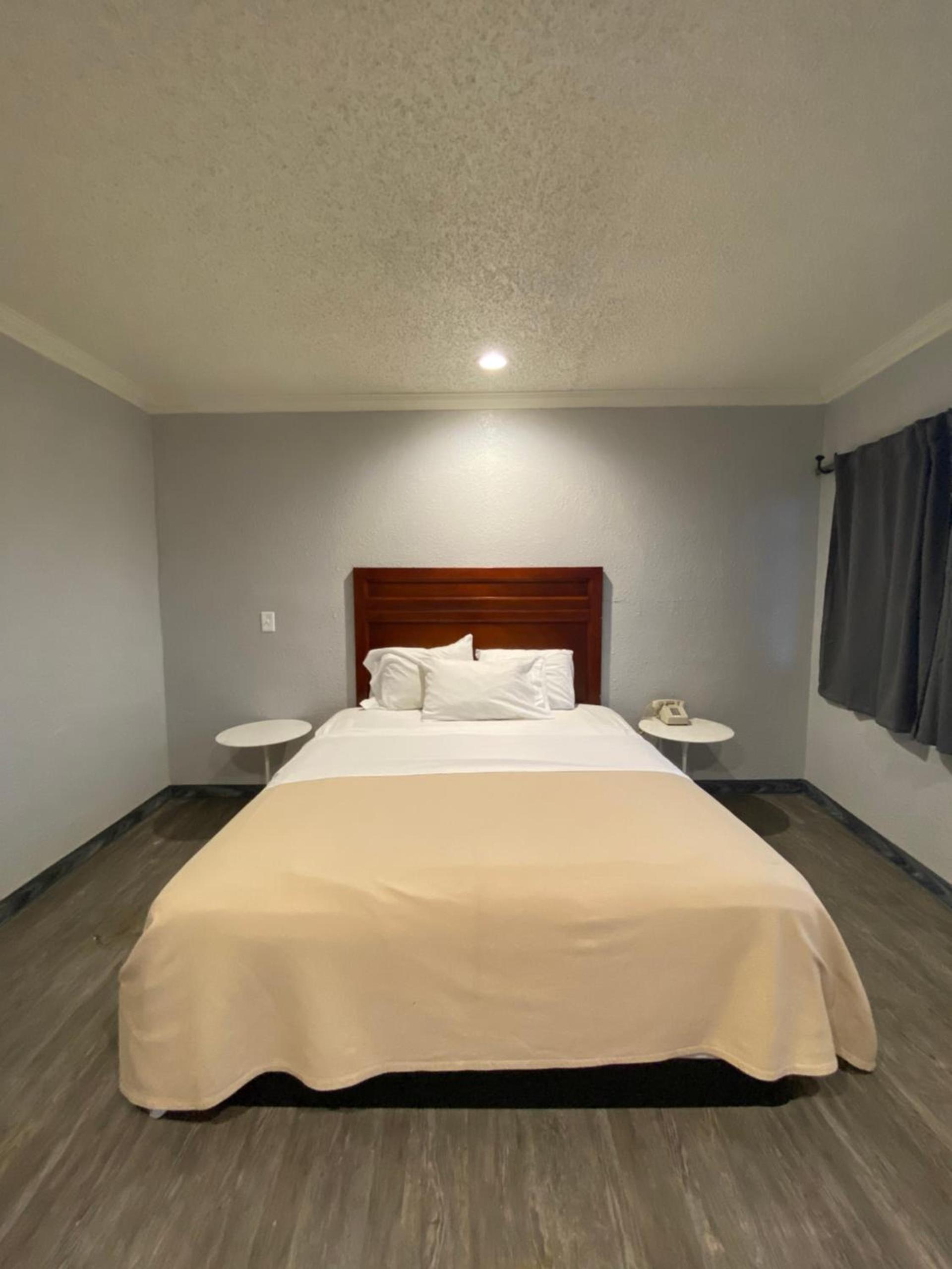 Sandman Motel photo 4