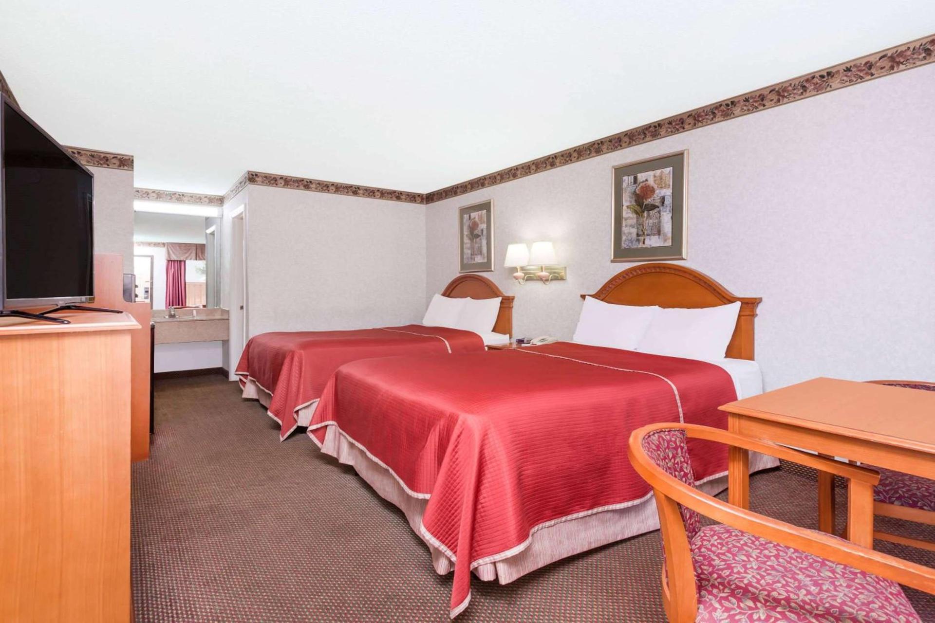 Regency Inn & Suites-Hamilton Place photo 18