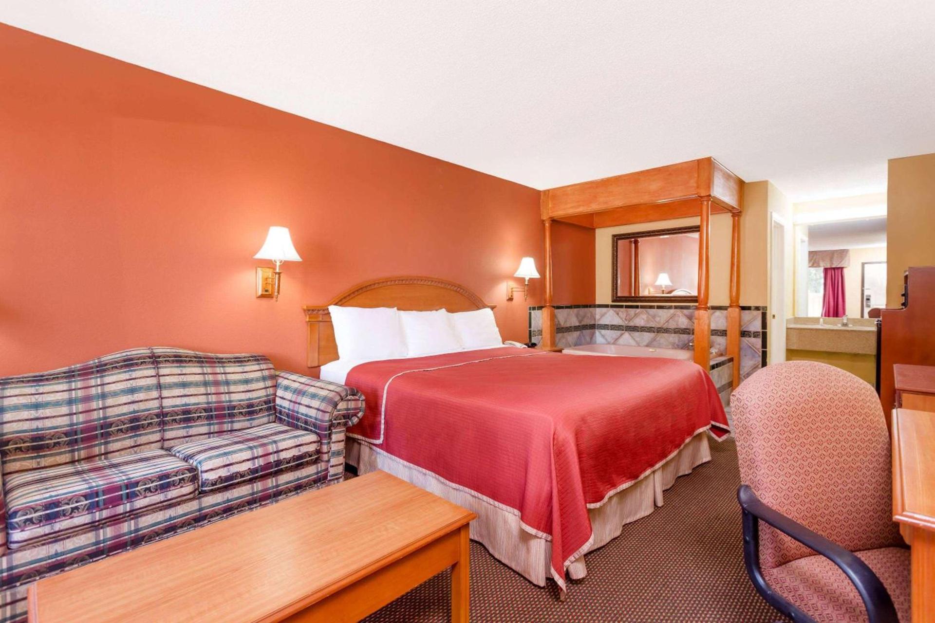 Regency Inn & Suites-Hamilton Place photo 17