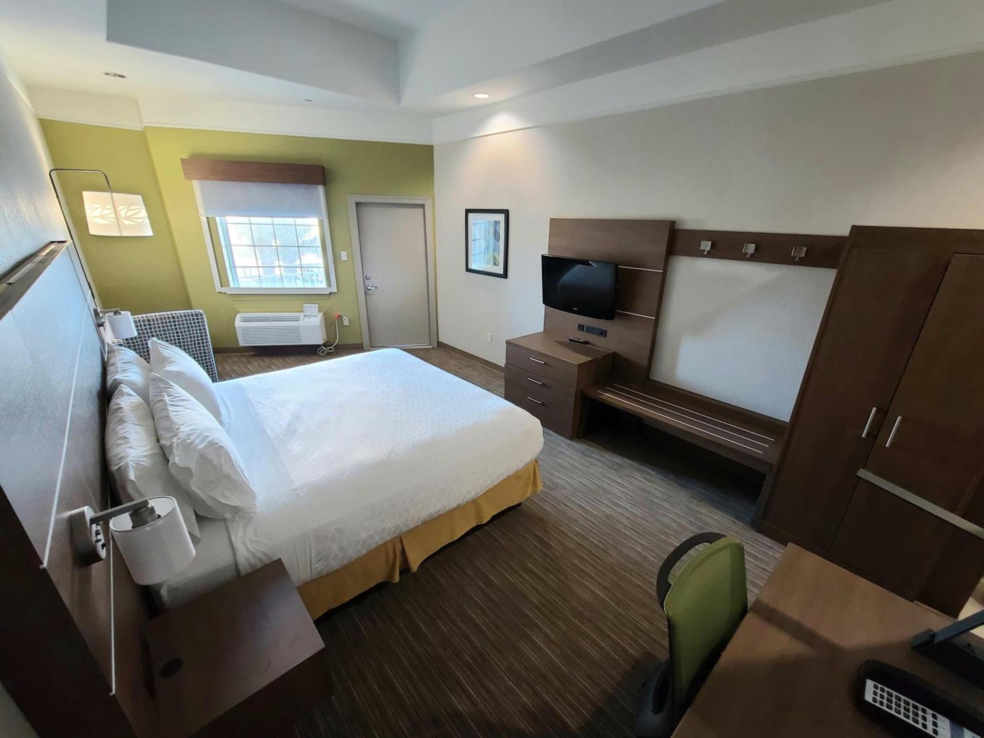 Holiday Inn Express & Suites Galveston West-Seawall photo 46