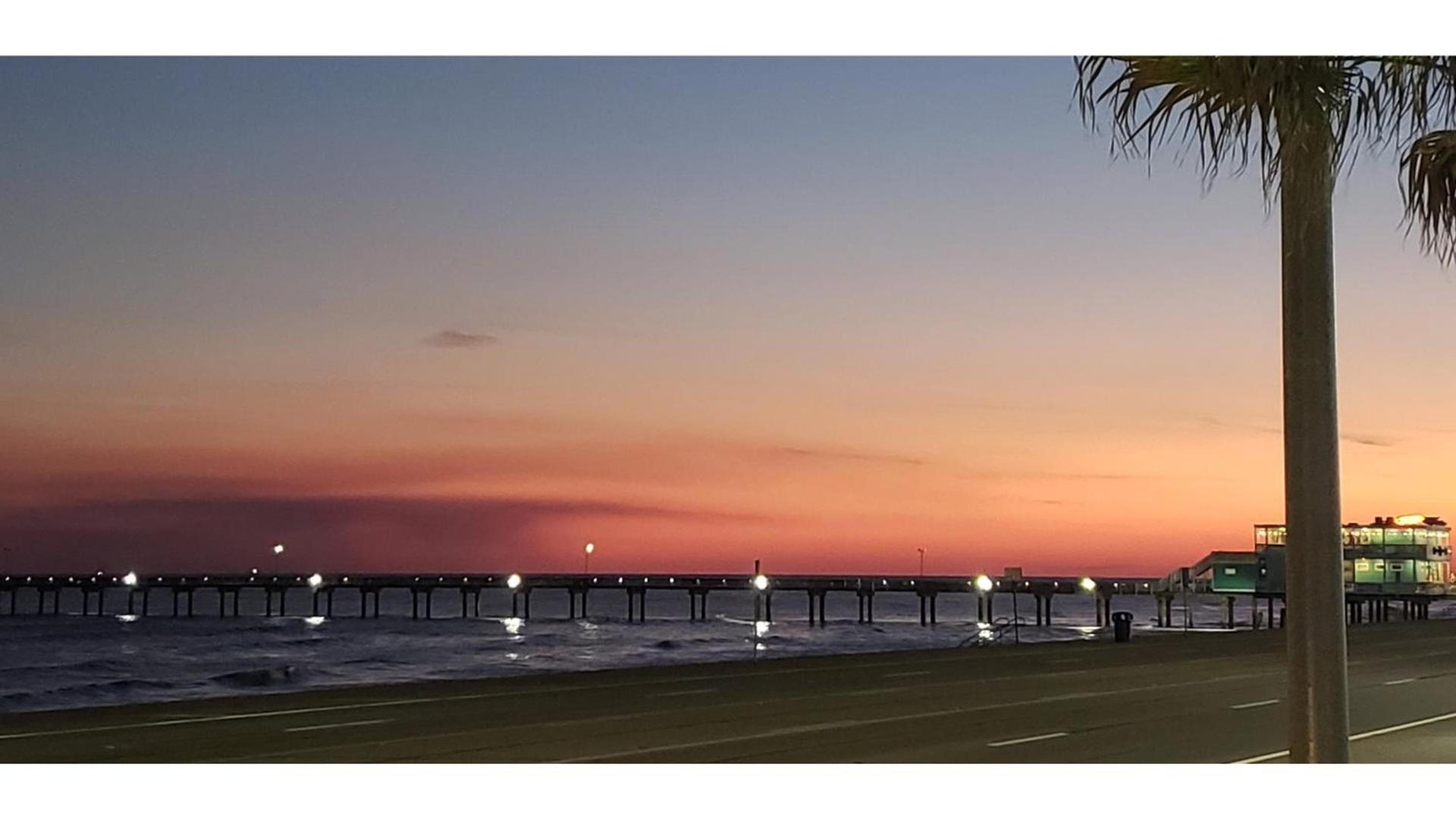 Holiday Inn Express & Suites Galveston West-Seawall photo 44