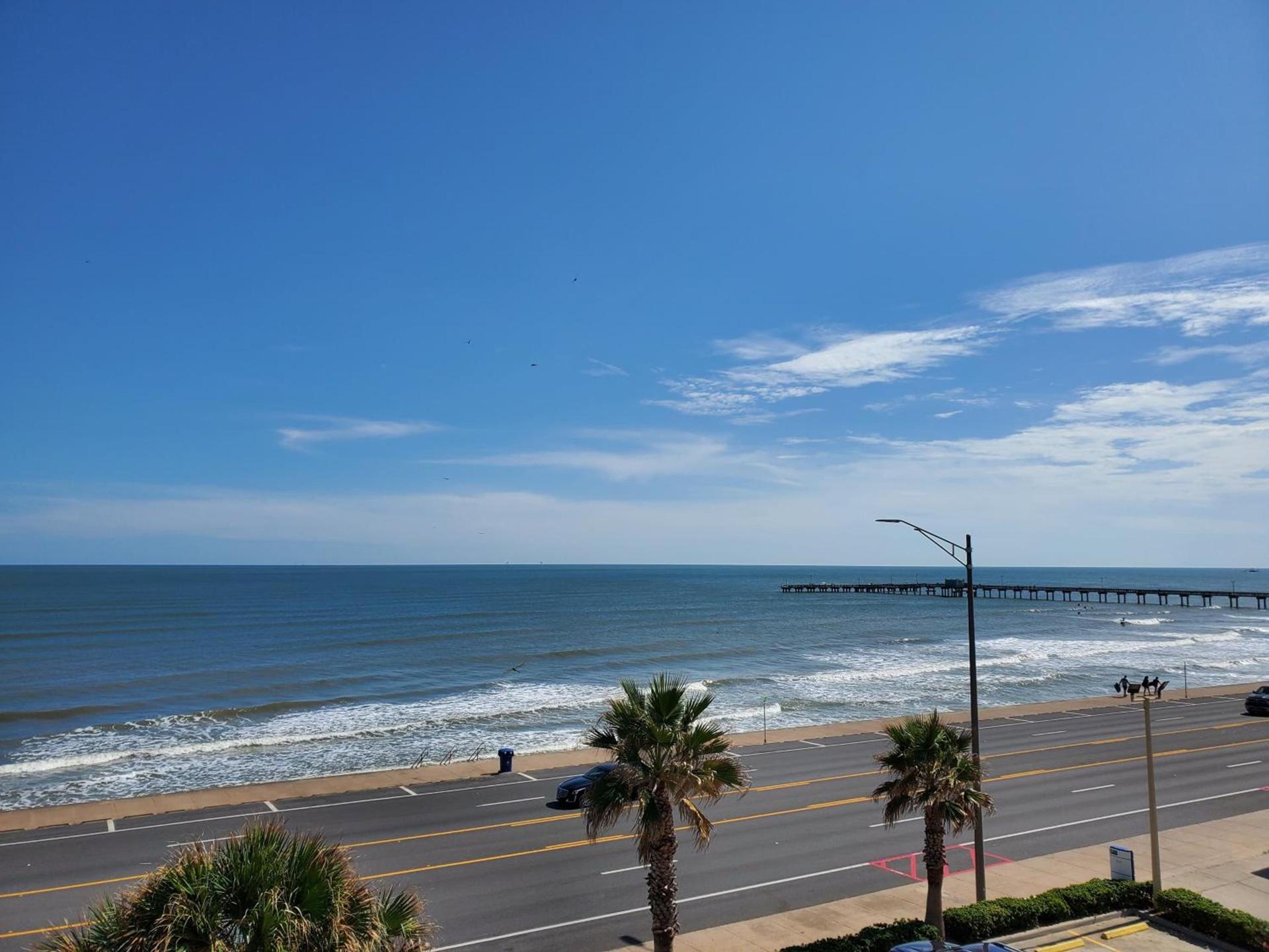 Holiday Inn Express & Suites Galveston West-Seawall photo 37