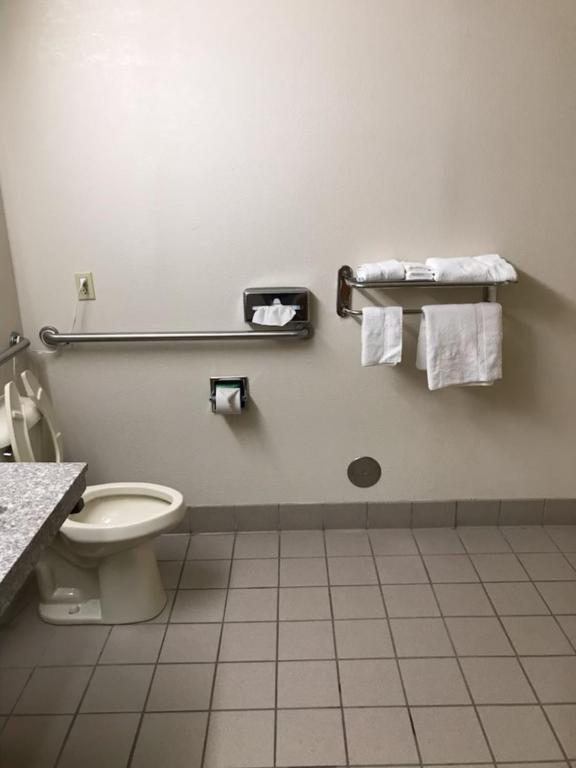Quality Inn Clinton-Knoxville North photo 5