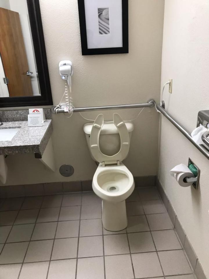 Quality Inn Clinton-Knoxville North photo 3