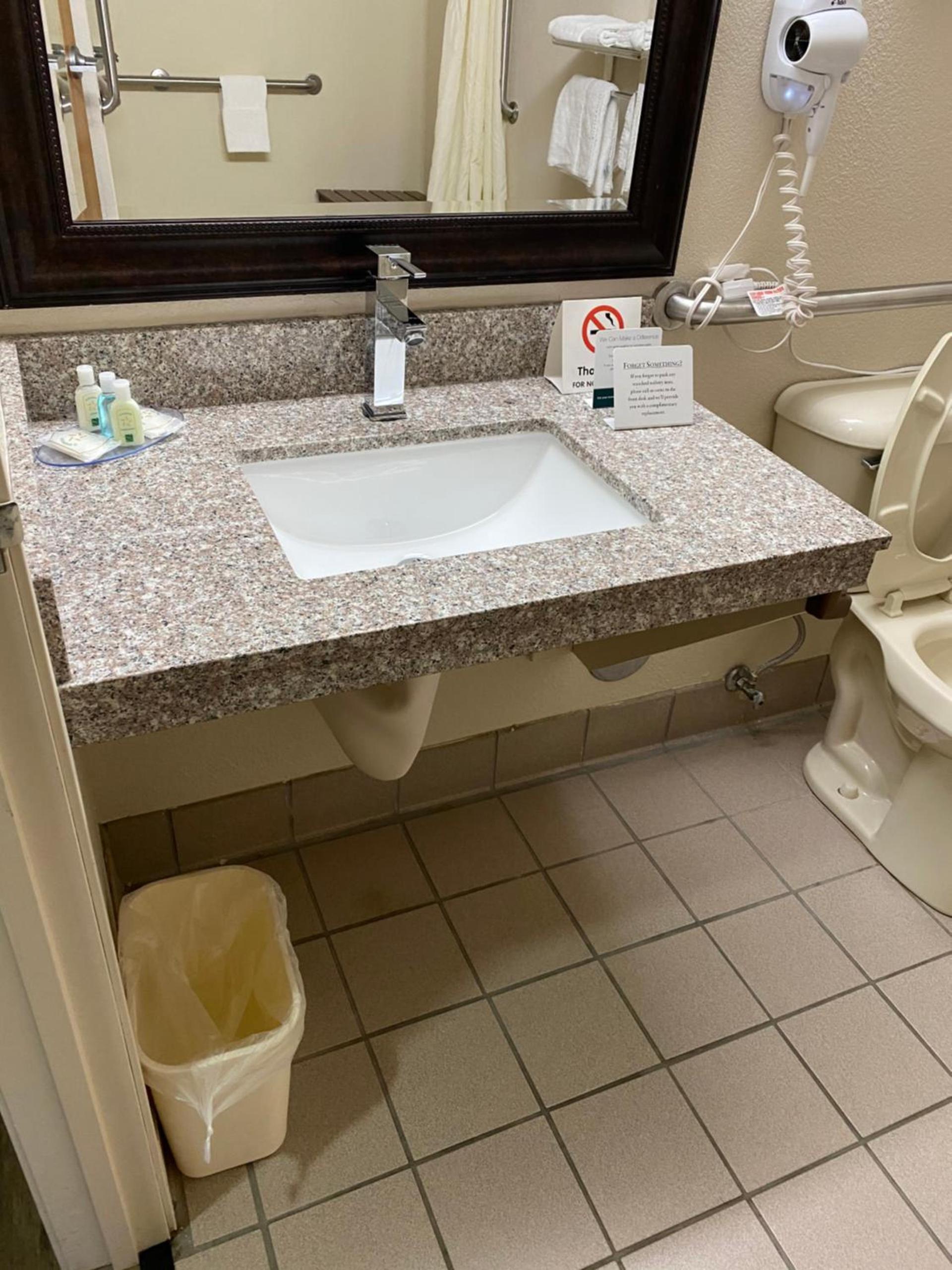 Quality Inn Clinton-Knoxville North photo 2