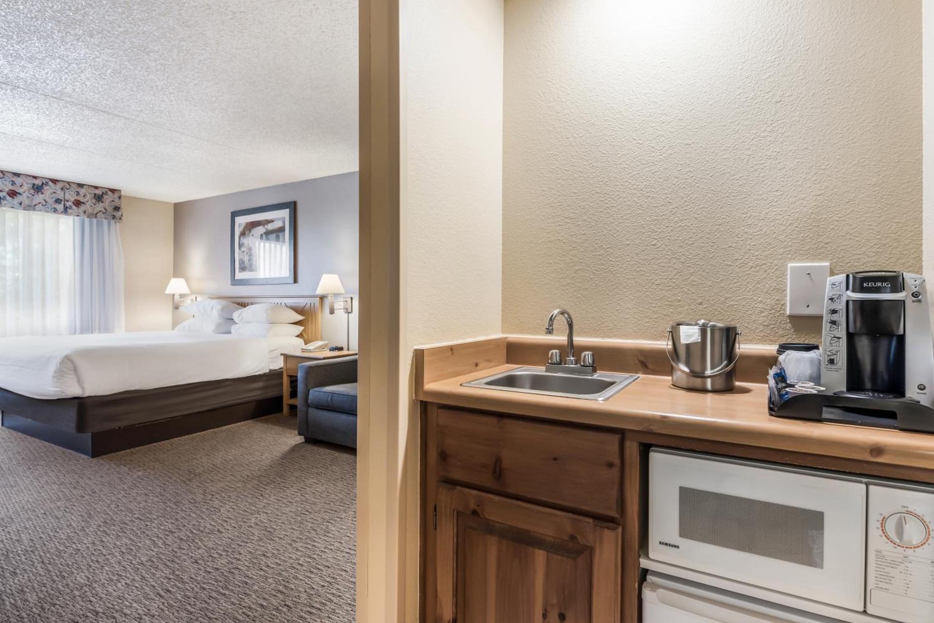 Red Lion Inn & Suites Goodyear Newly Renovated photo 4