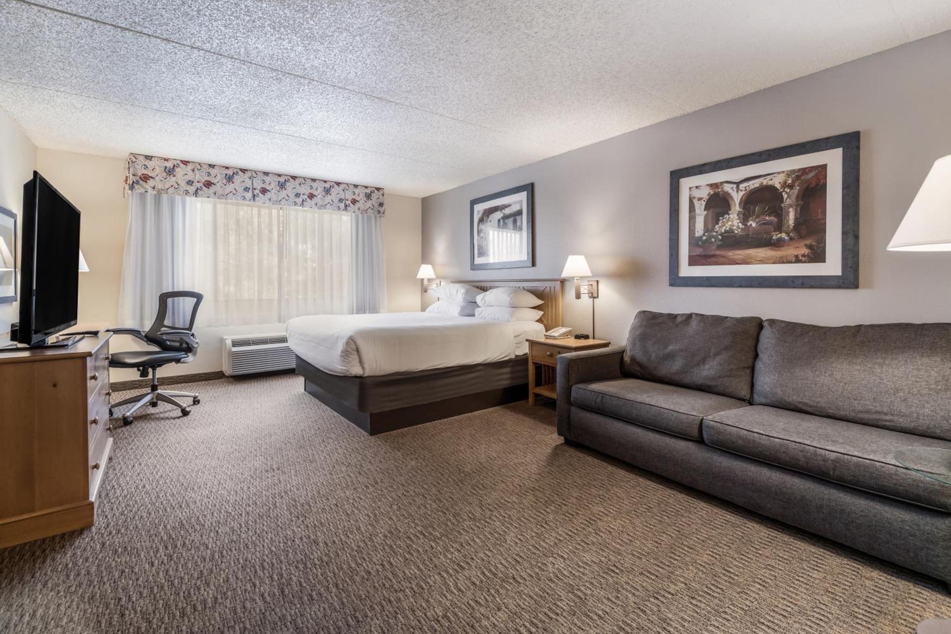Red Lion Inn & Suites Goodyear Newly Renovated photo 2