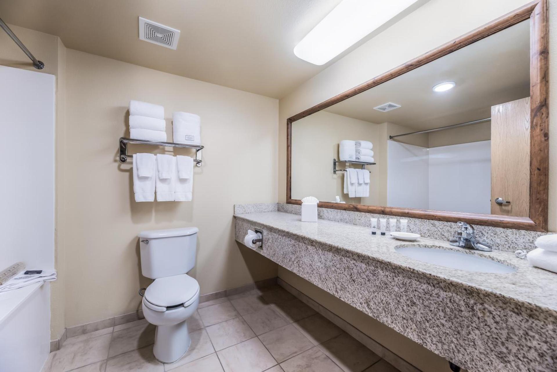 Red Lion Inn & Suites Goodyear Newly Renovated photo 6
