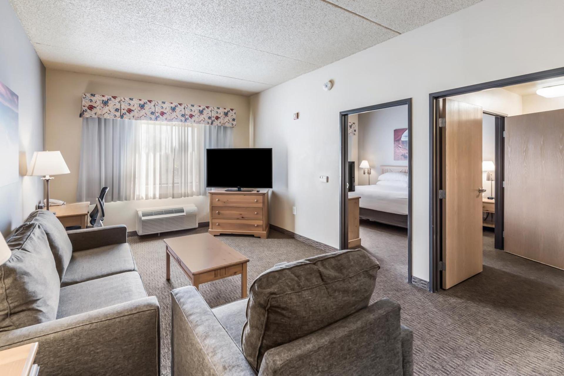 Red Lion Inn & Suites Goodyear Newly Renovated photo 9