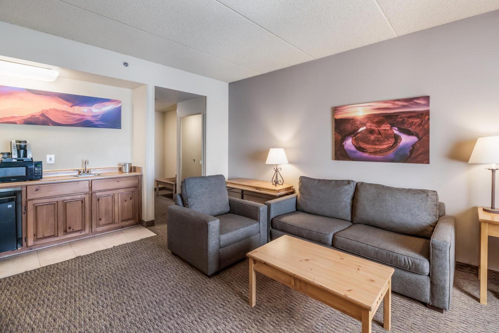 Red Lion Inn & Suites Goodyear Newly Renovated photo 8
