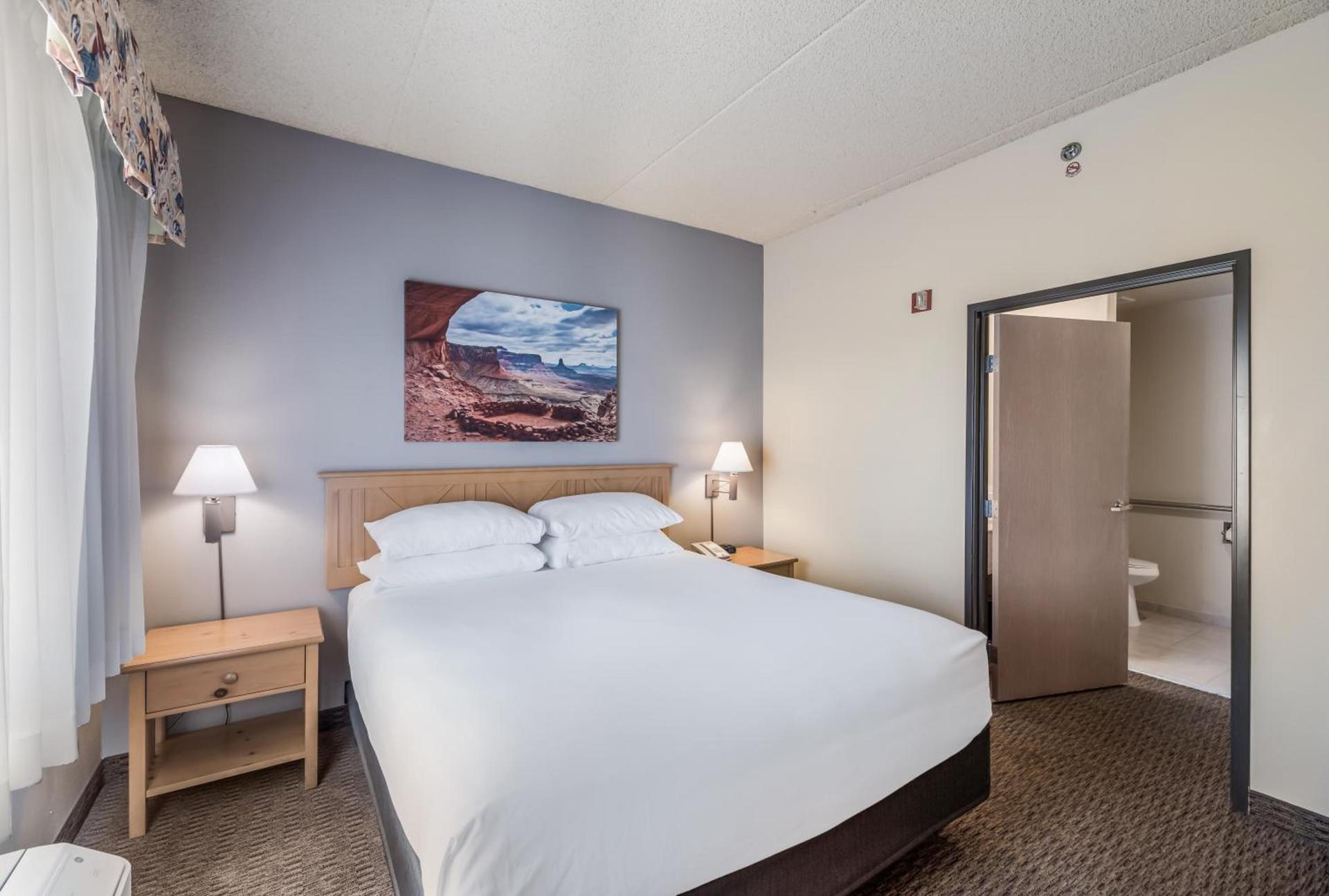 Red Lion Inn & Suites Goodyear Newly Renovated photo 7