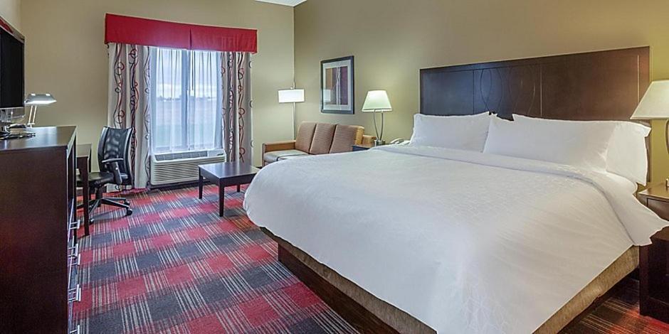 Holiday Inn Express Hotel & Suites Bowling Green by IHG photo 2