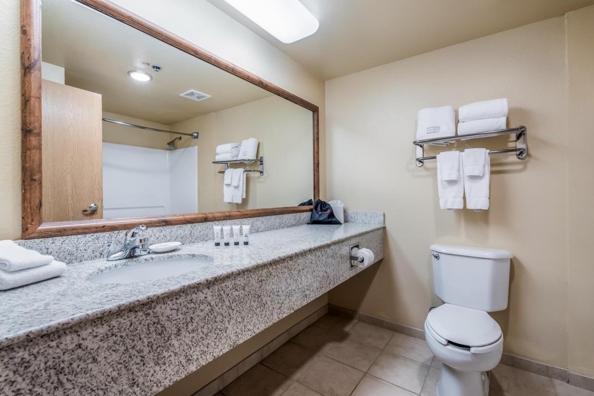 Red Lion Inn & Suites Goodyear Newly Renovated photo 14
