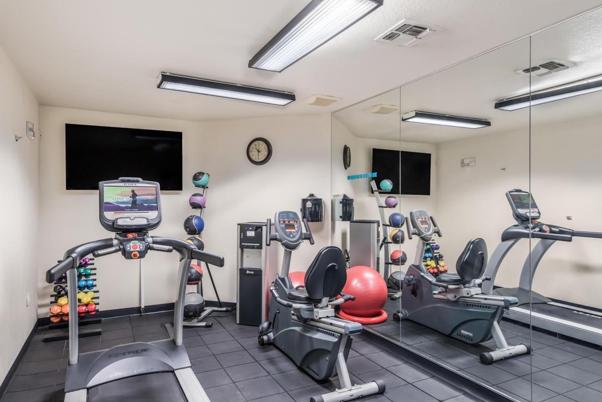Red Lion Inn & Suites Goodyear Newly Renovated photo 25