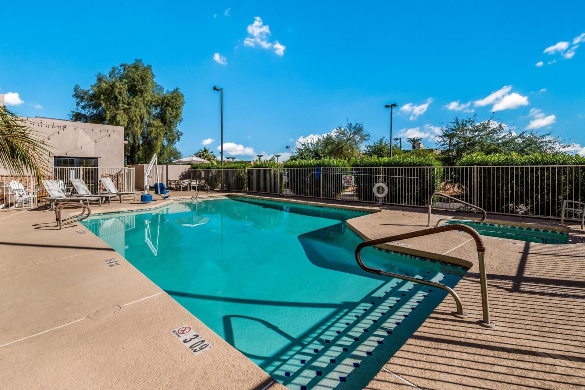 Red Lion Inn & Suites Goodyear Newly Renovated photo 28