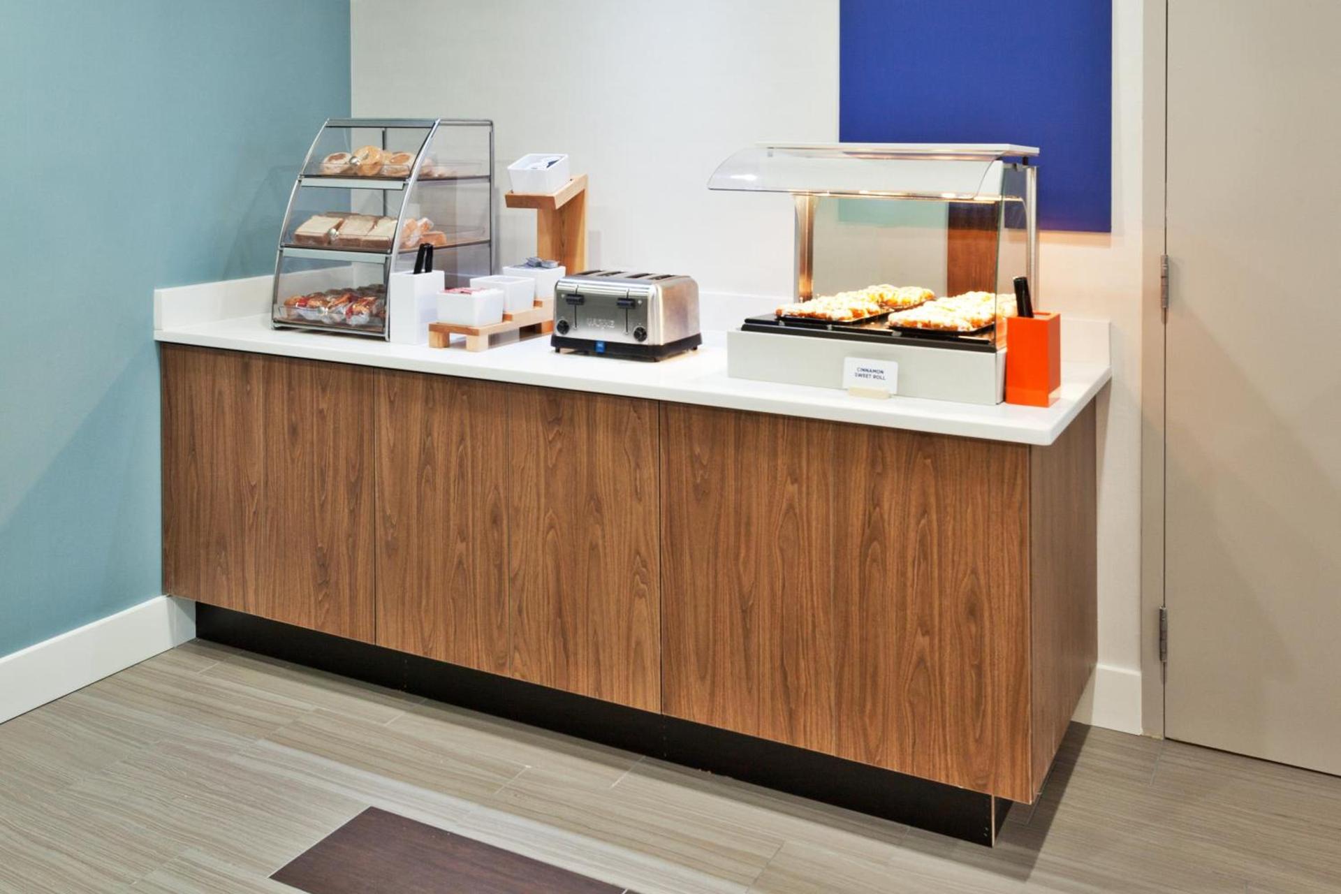 Holiday Inn Express Rome-East by IHG photo 31