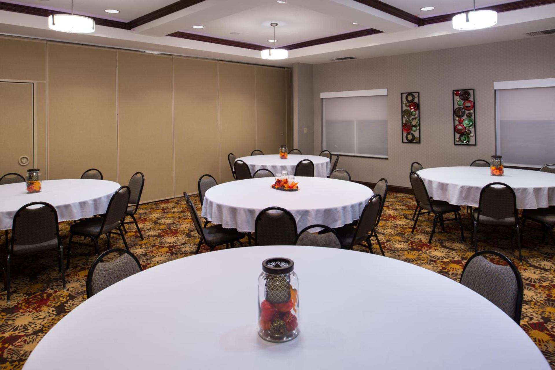 Holiday Inn Express & Suites Pittsburg by IHG photo 49