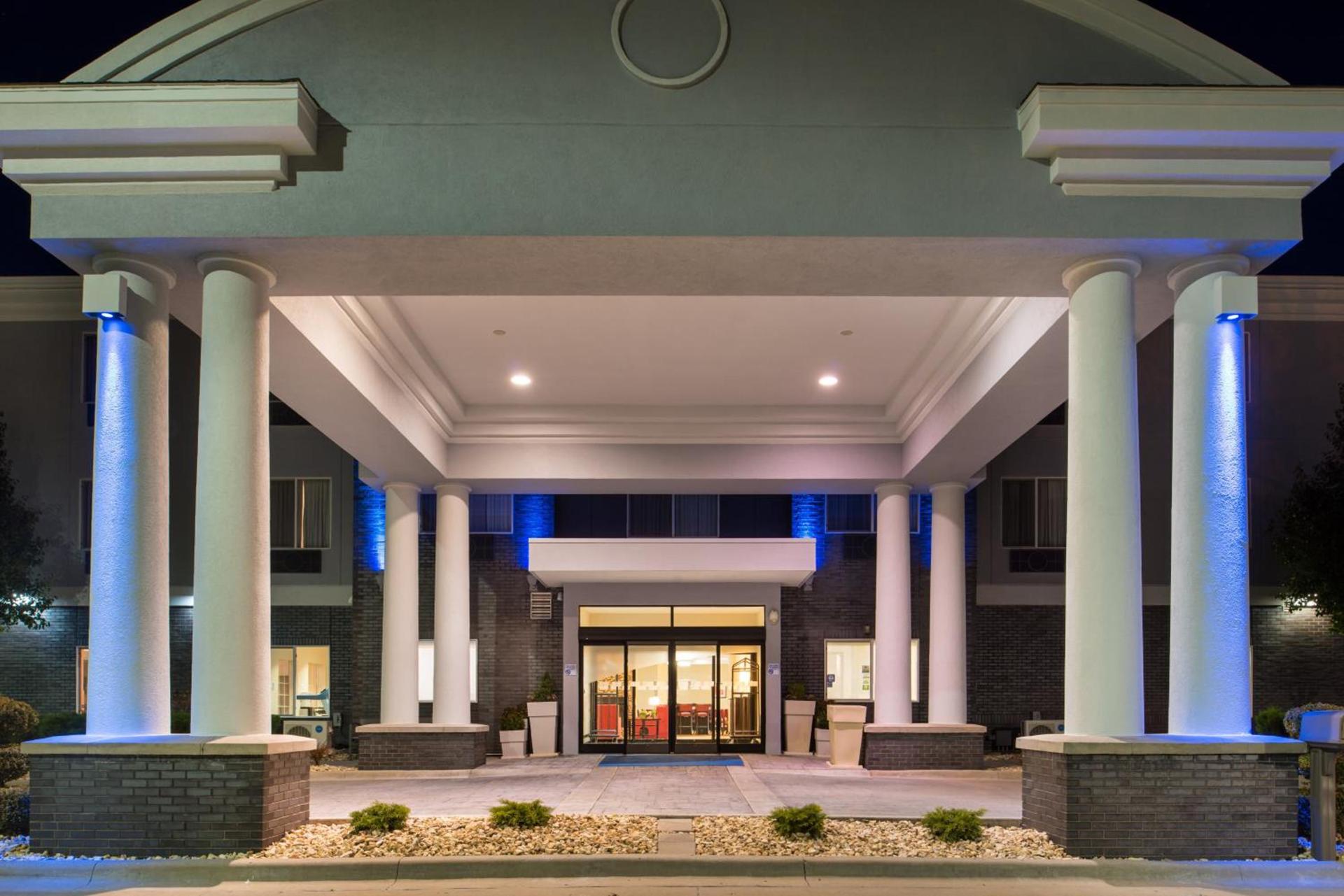 Holiday Inn Express & Suites Pittsburg by IHG photo 44