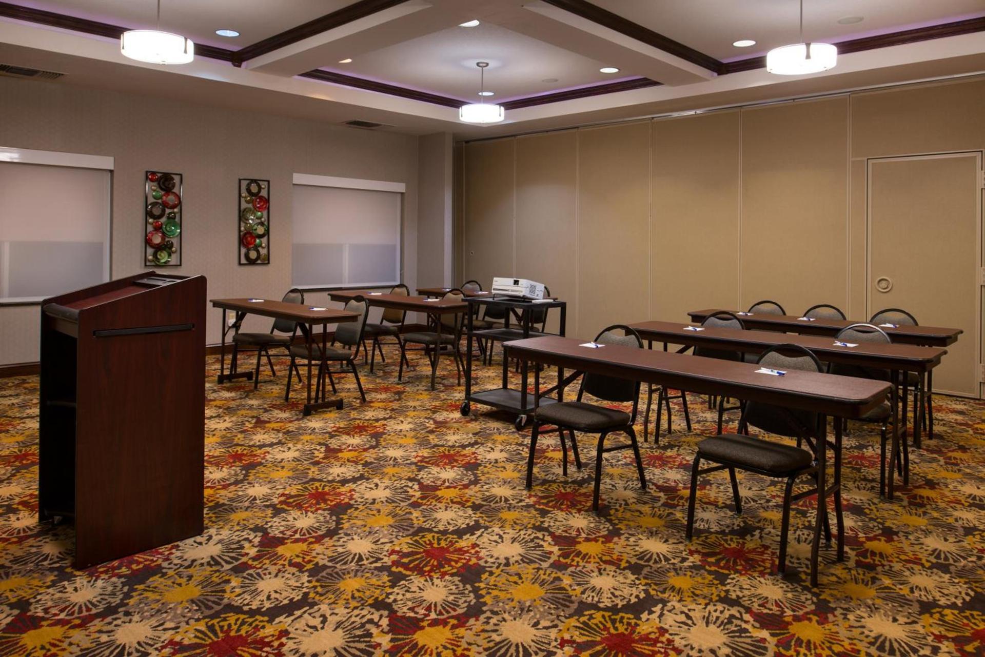 Holiday Inn Express & Suites Pittsburg by IHG photo 43