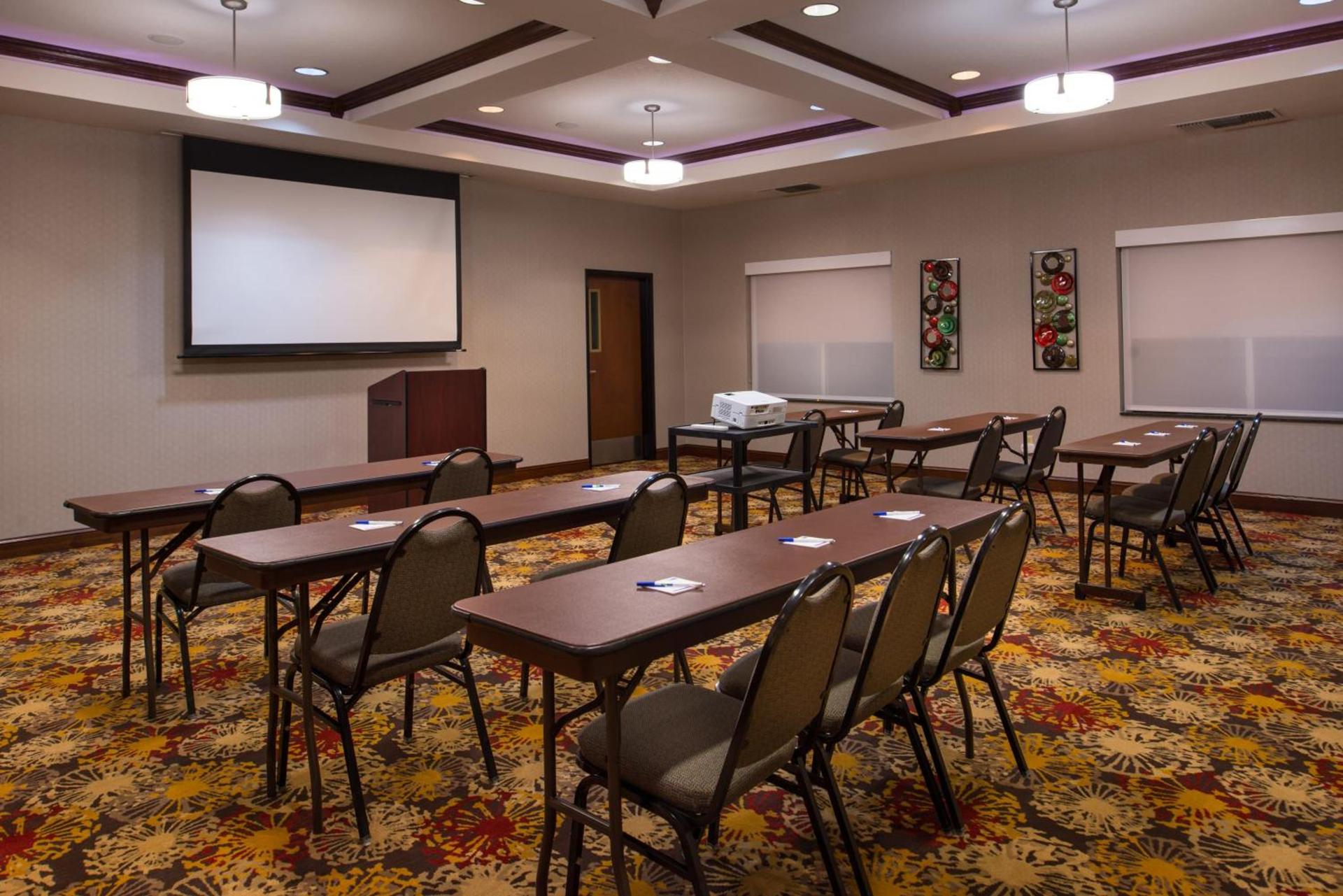 Holiday Inn Express & Suites Pittsburg by IHG photo 53