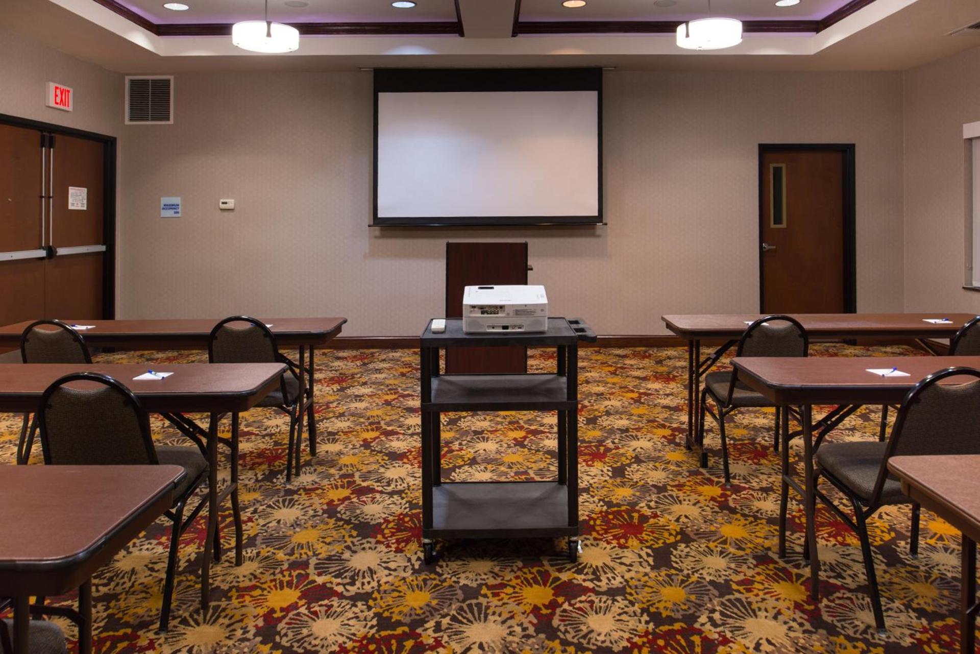 Holiday Inn Express & Suites Pittsburg by IHG photo 47