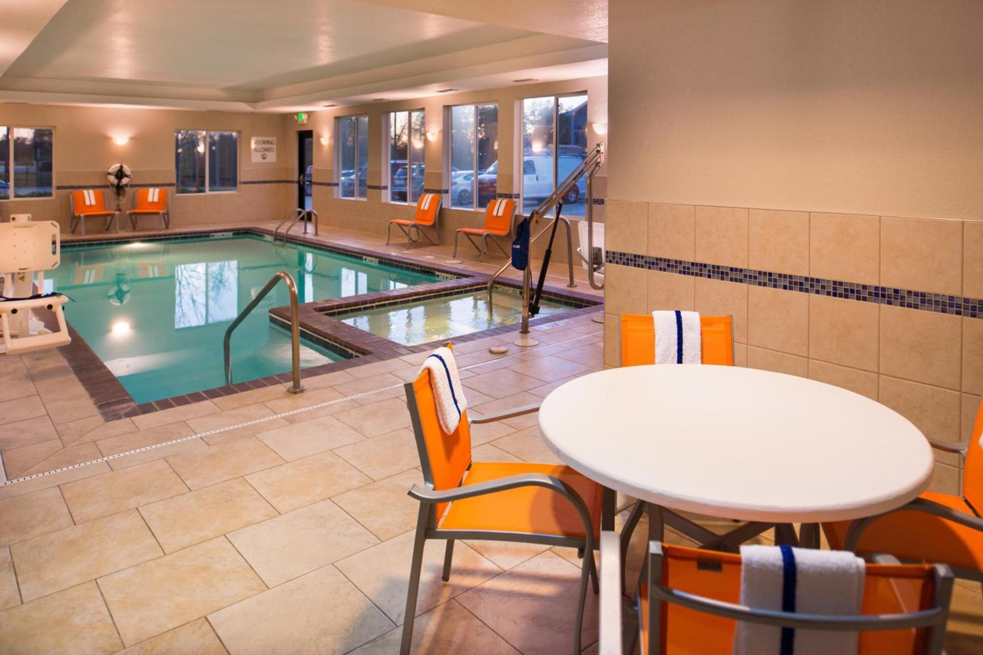Holiday Inn Express & Suites Pittsburg by IHG photo 41