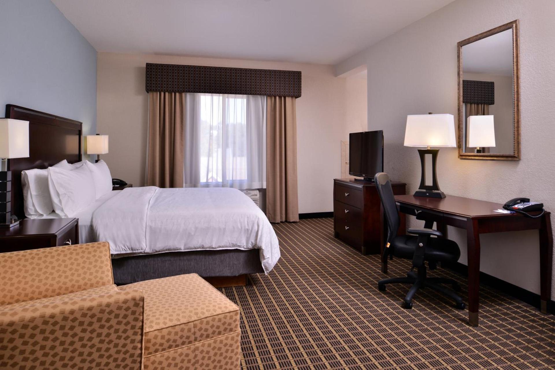 Holiday Inn Express & Suites Pittsburg by IHG photo 29