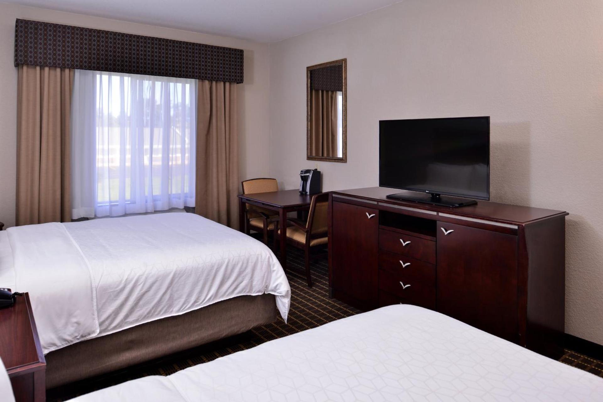 Holiday Inn Express & Suites Pittsburg by IHG photo 25