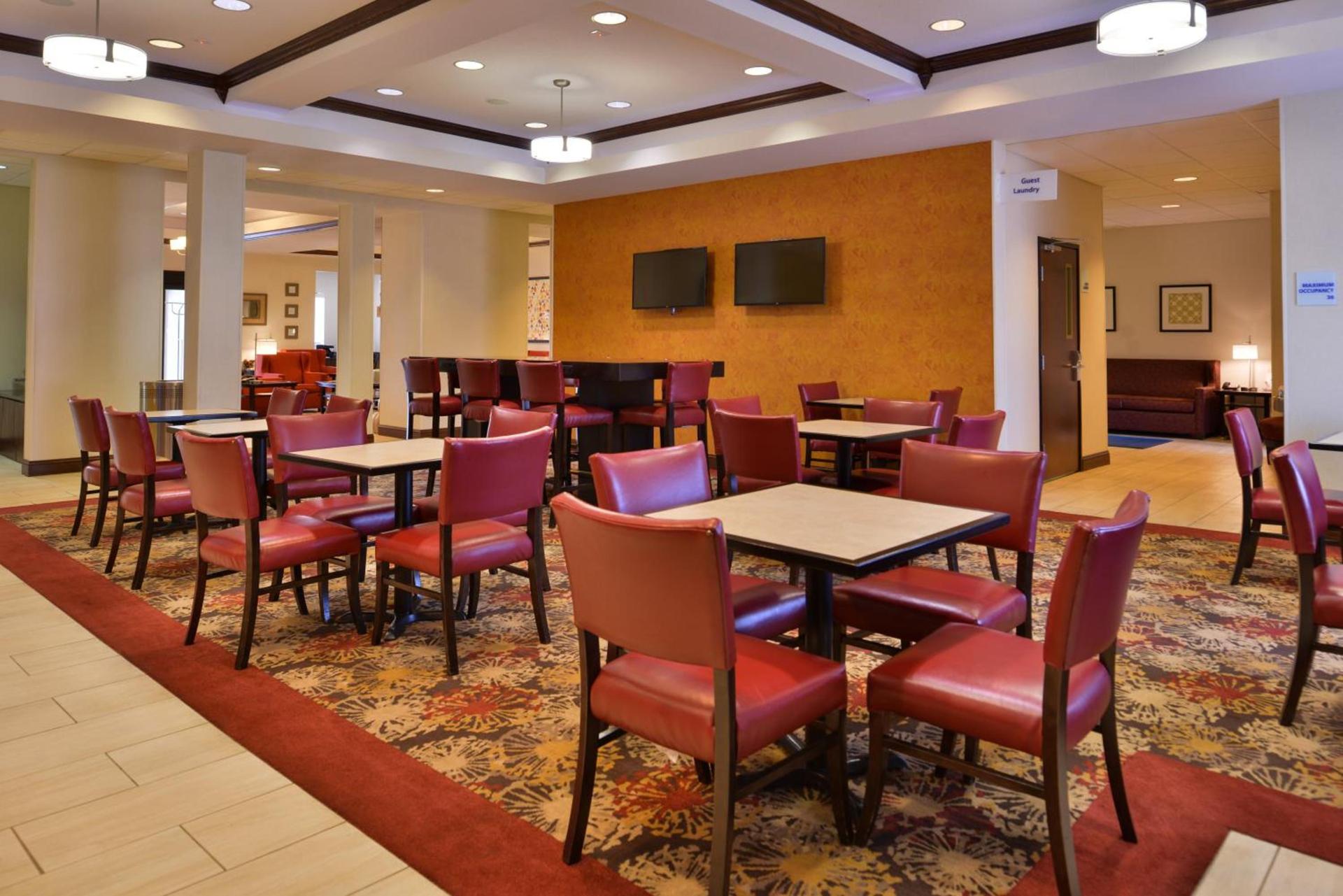 Holiday Inn Express & Suites Pittsburg by IHG photo 45